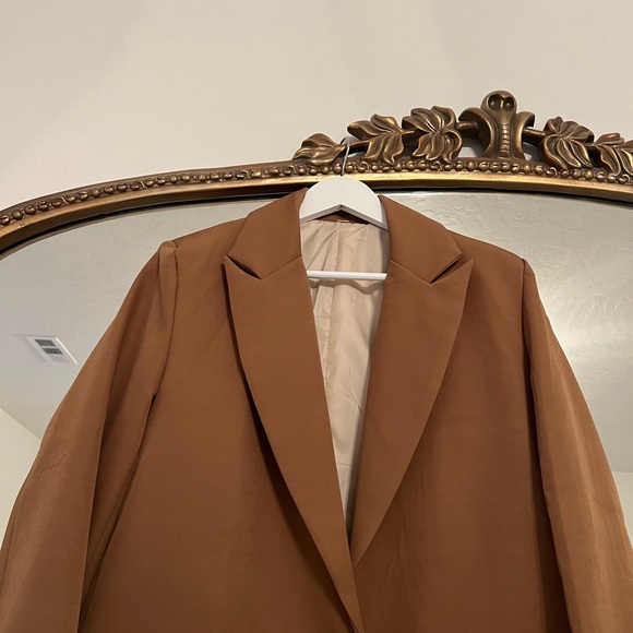 Brown/ Camel padded shoulder blazer - Picture 2 of 3